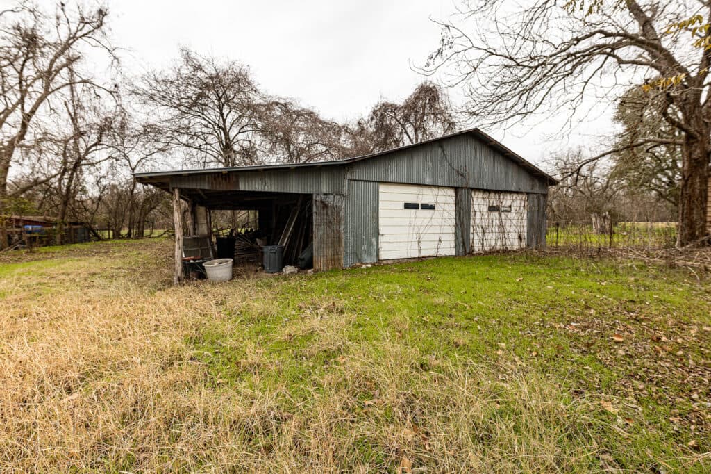 1404 N Ave B, Shiner — public listing photo 15