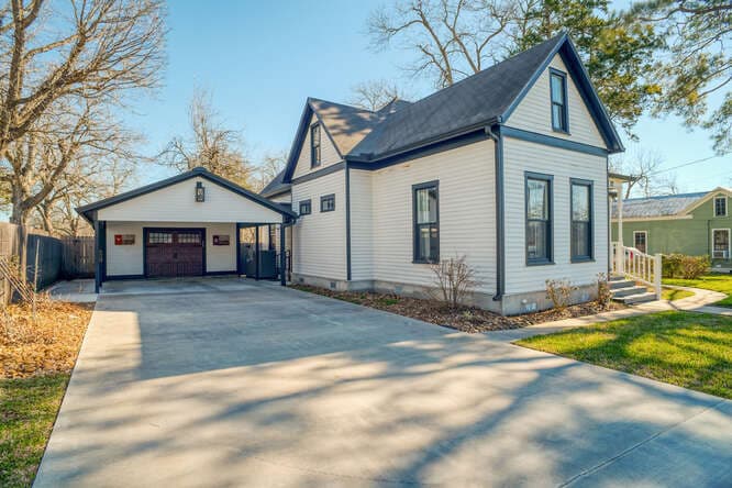 1415 Avenue E — public listing photo 3