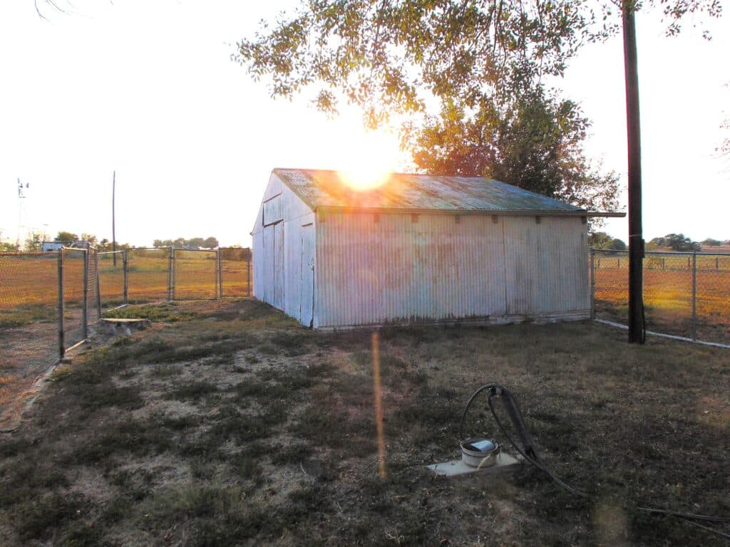 1462 State Hwy 95 S, Shiner — public listing photo 2
