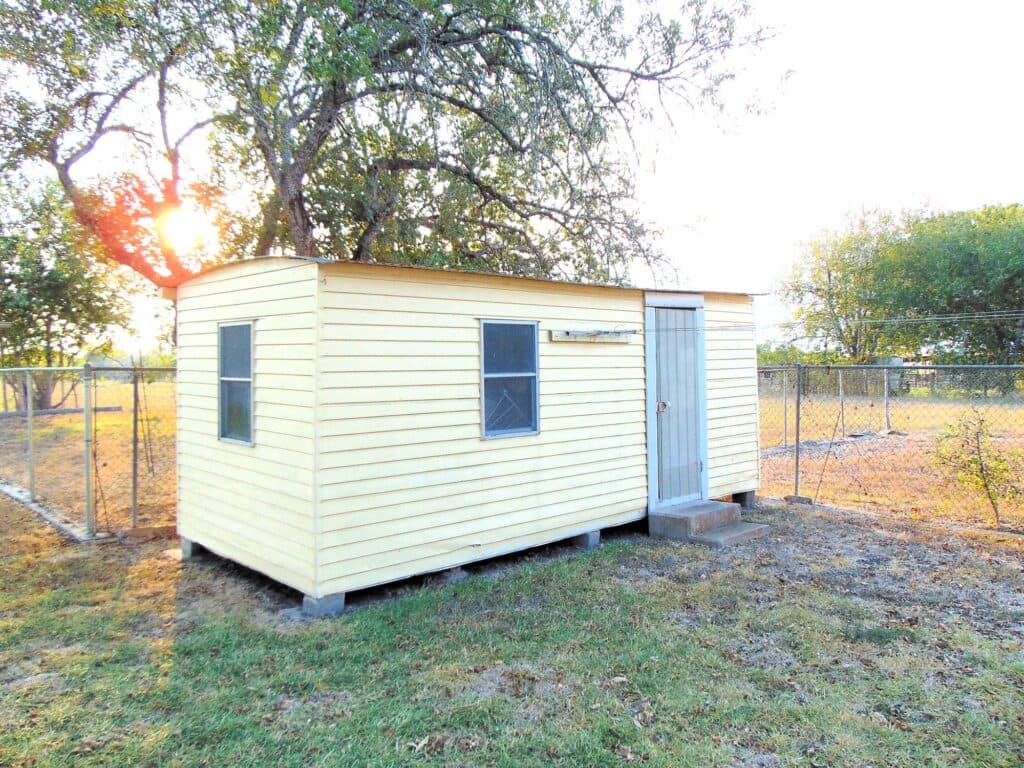 1462 State Hwy 95 S, Shiner — public listing photo 3