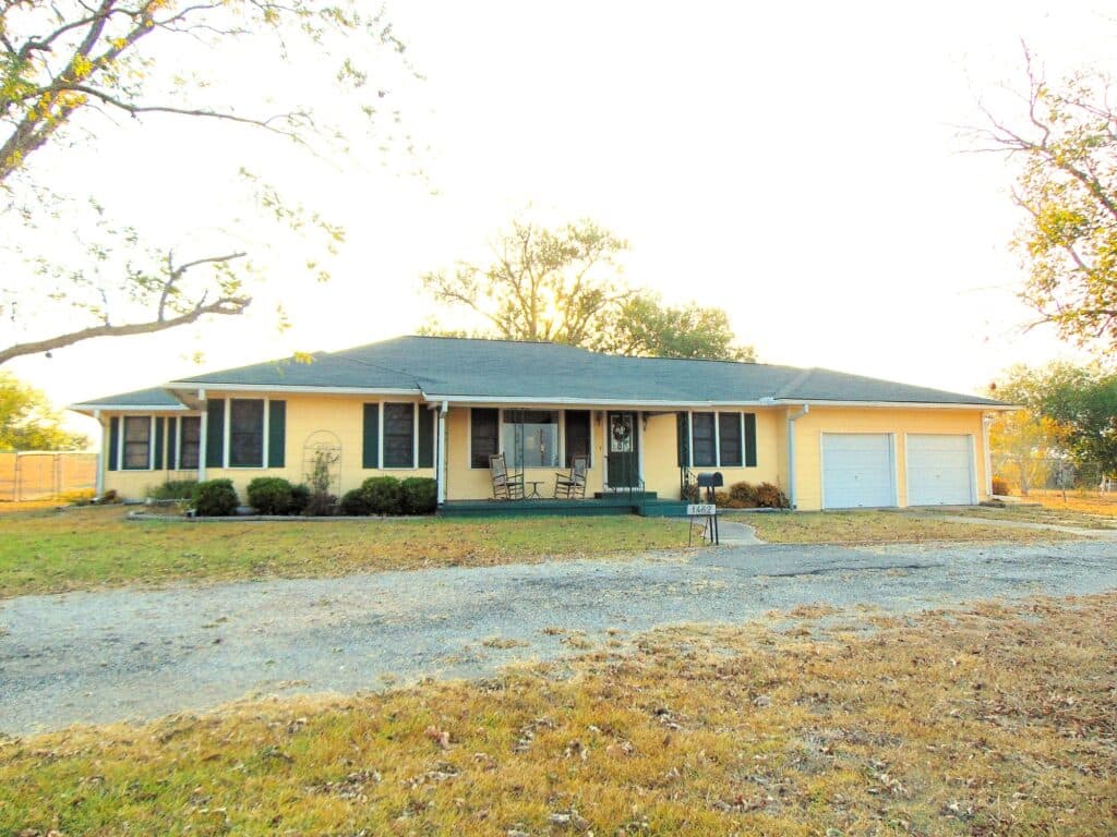 1462 State Hwy 95 S, Shiner — public listing photo 9