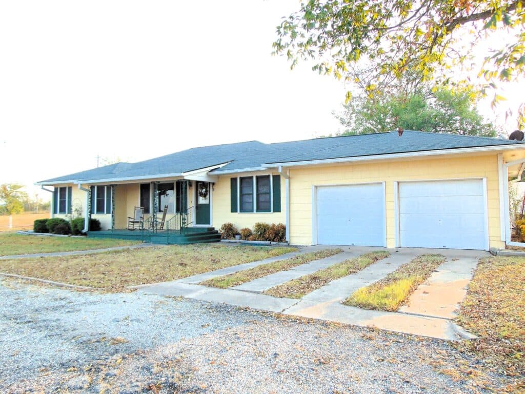 1462 State Hwy 95 S, Shiner — public listing photo 11