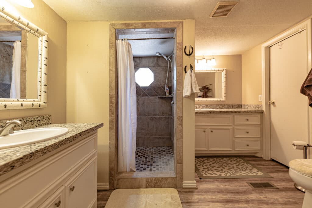 14751 FM 530, Hallettsville TX 77964 — public listing photo 13