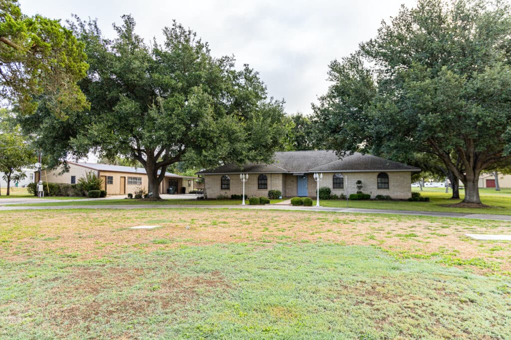 1709 Cody Dr., Shiner — public listing photo 2