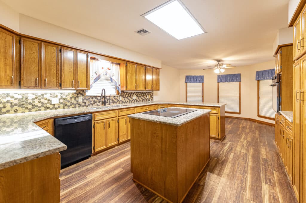 1709 Cody Dr., Shiner — public listing photo 5
