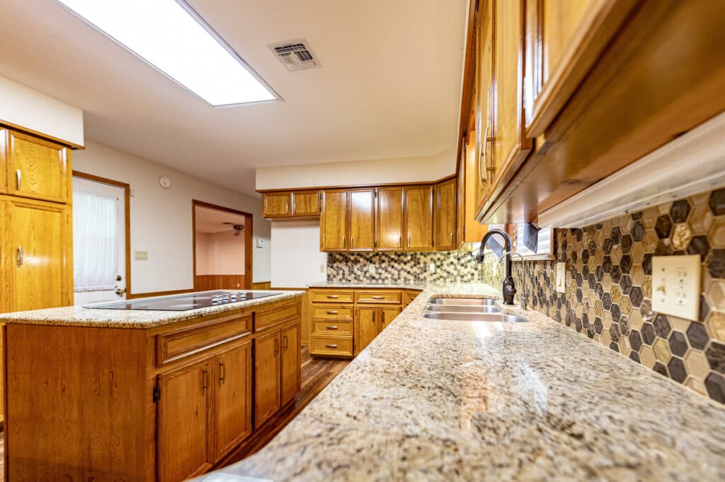 1709 Cody Dr., Shiner — public listing photo 7