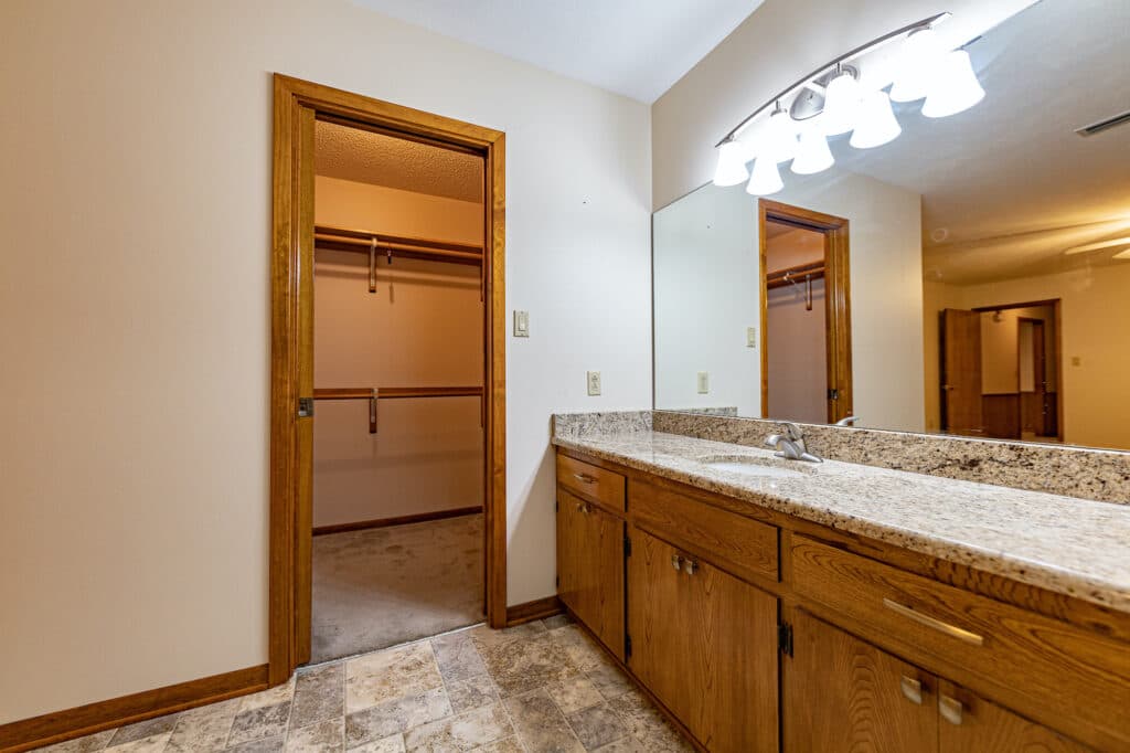 1709 Cody Dr., Shiner — public listing photo 10