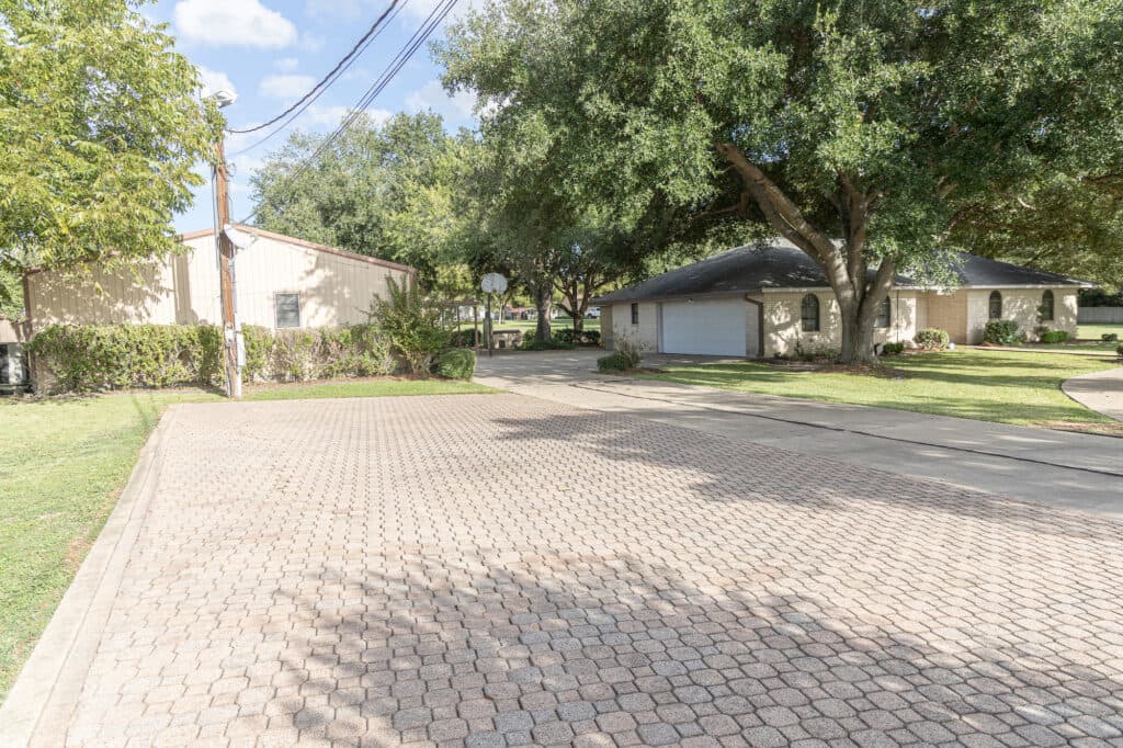 1709 Cody Dr., Shiner — public listing photo 34