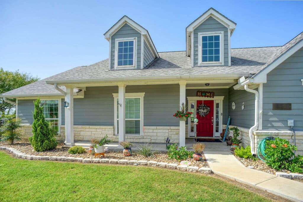 1940 CR 335, Shiner Tx 77984 — public listing photo 4
