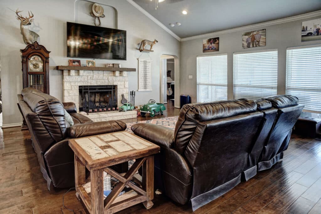 1940 CR 335, Shiner Tx 77984 — public listing photo 6