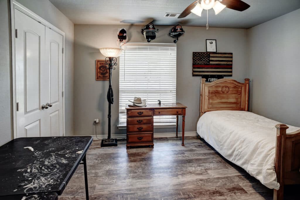 1940 CR 335, Shiner Tx 77984 — public listing photo 17