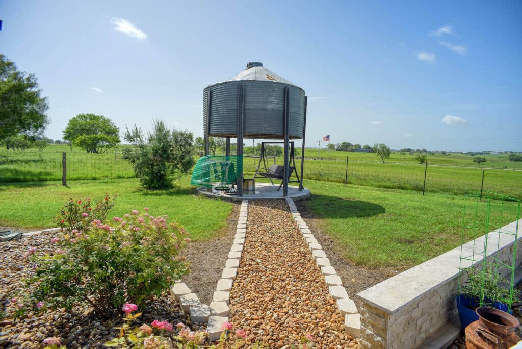 1940 CR 335, Shiner Tx 77984 — public listing photo 22