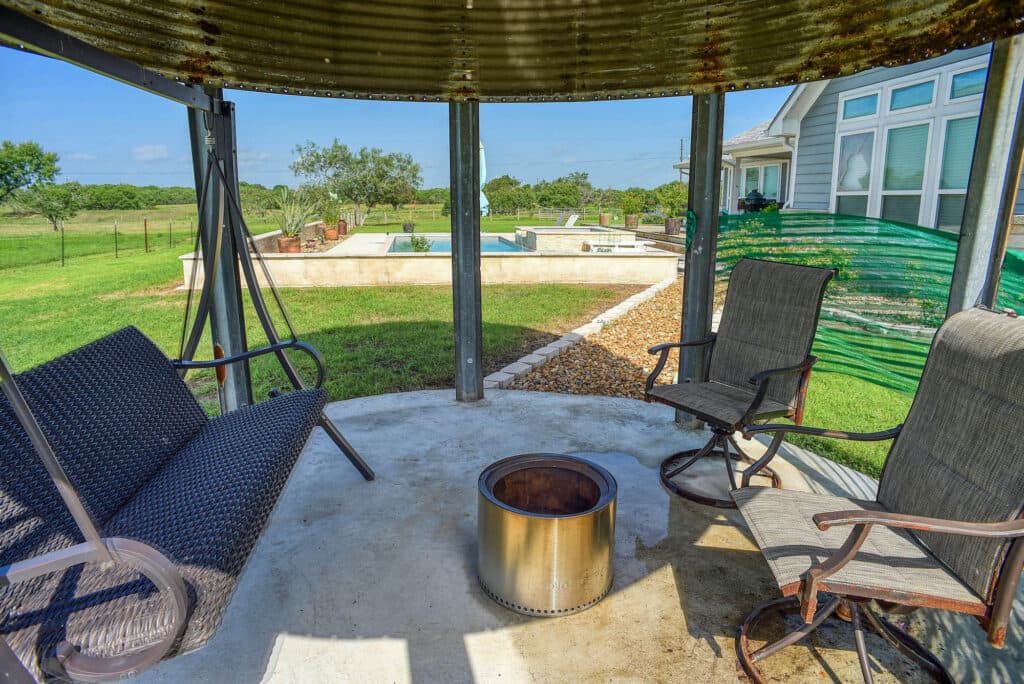 1940 CR 335, Shiner Tx 77984 — public listing photo 23