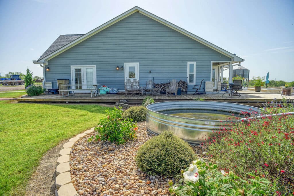 1940 CR 335, Shiner Tx 77984 — public listing photo 26