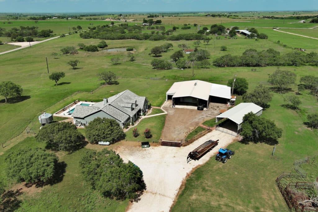 1940 CR 335, Shiner Tx 77984 — public listing photo 27