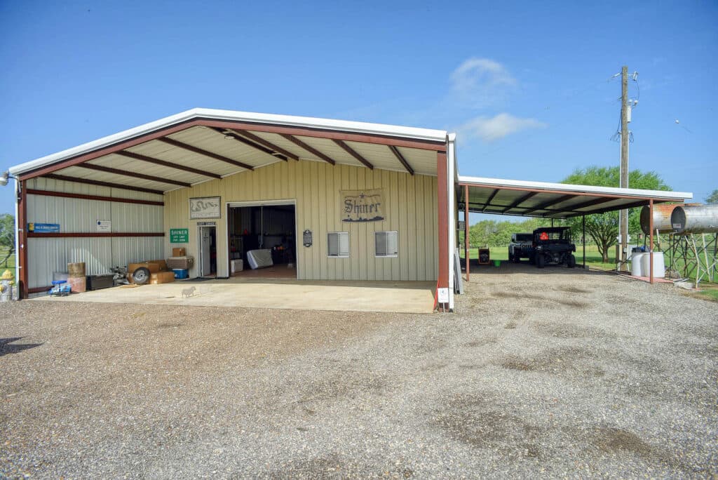 1940 CR 335, Shiner Tx 77984 — public listing photo 29