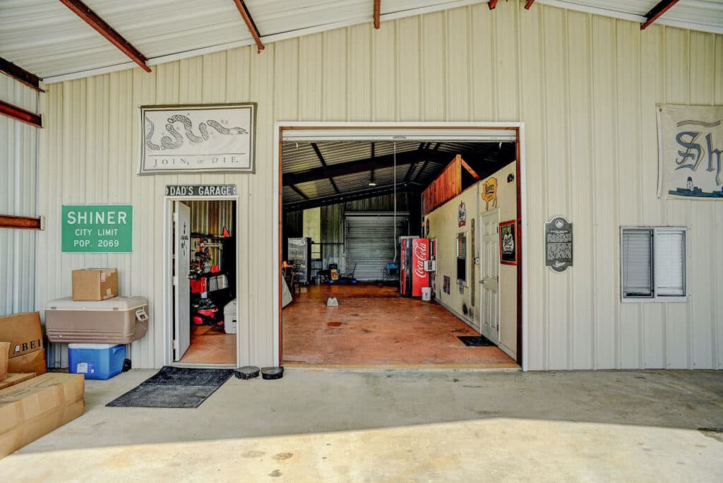 1940 CR 335, Shiner Tx 77984 — public listing photo 30