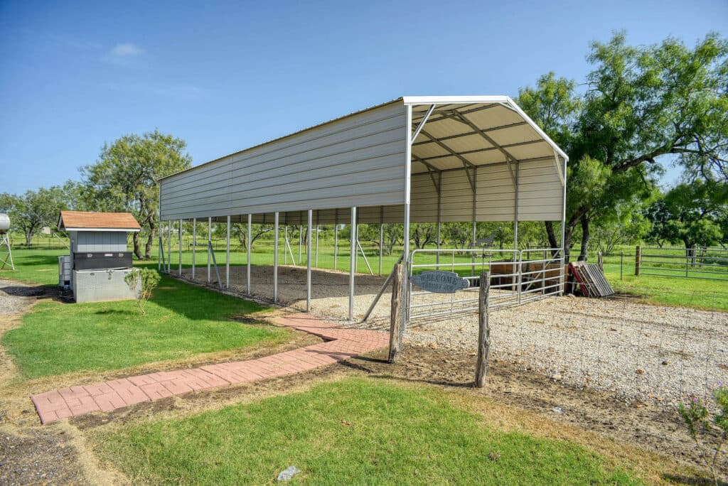 1940 CR 335, Shiner Tx 77984 — public listing photo 35