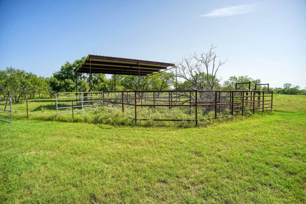 1940 CR 335, Shiner Tx 77984 — public listing photo 36