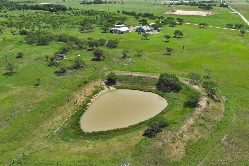 1940 CR 335, Shiner Tx 77984 — public listing photo 37