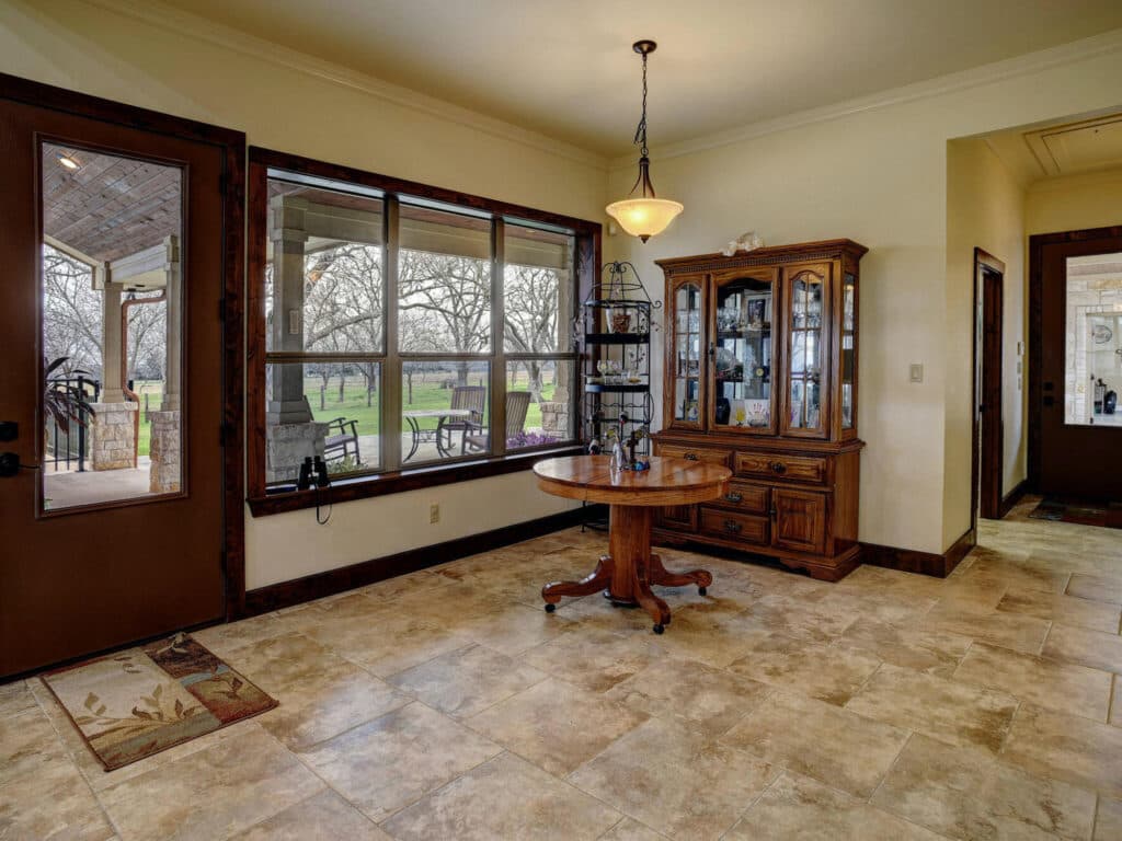 198 CR 310, Yoakum TX — public listing photo 3