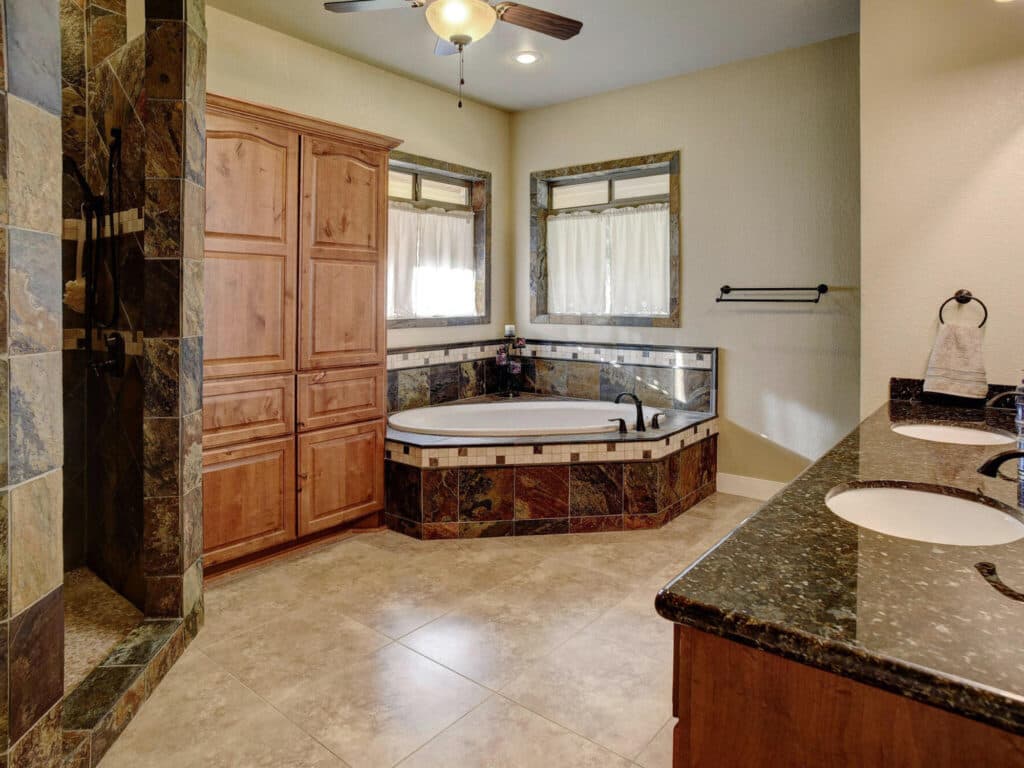 198 CR 310, Yoakum TX — public listing photo 6