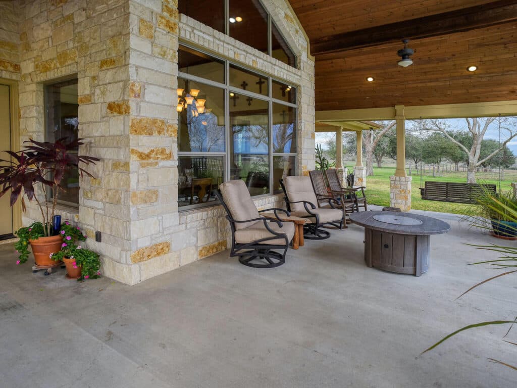 198 CR 310, Yoakum TX — public listing photo 12