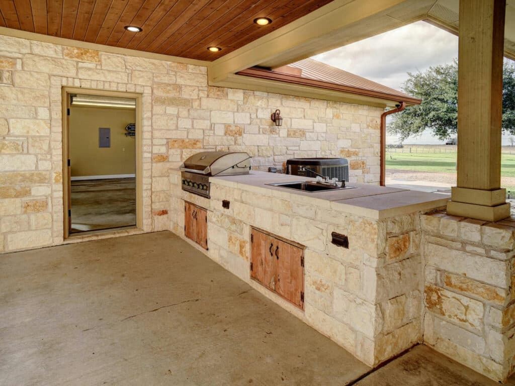 198 CR 310, Yoakum TX — public listing photo 13