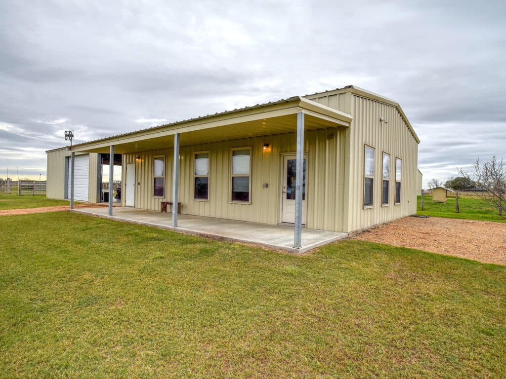 198 CR 310, Yoakum TX — public listing photo 18