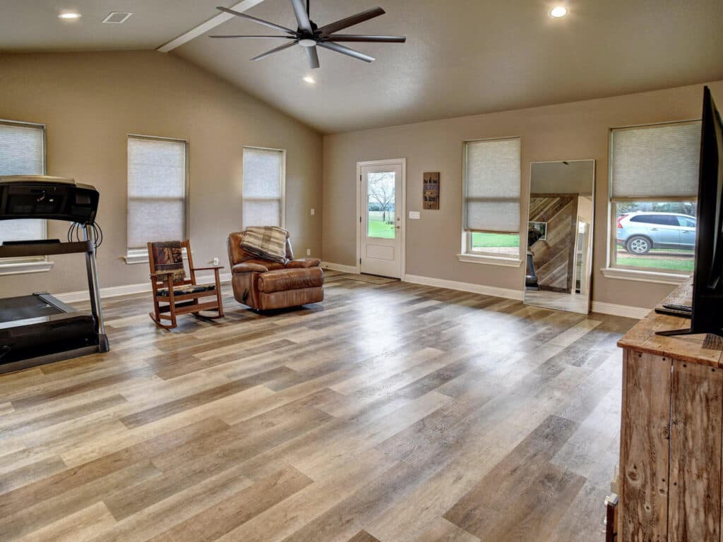 198 CR 310, Yoakum TX — public listing photo 20