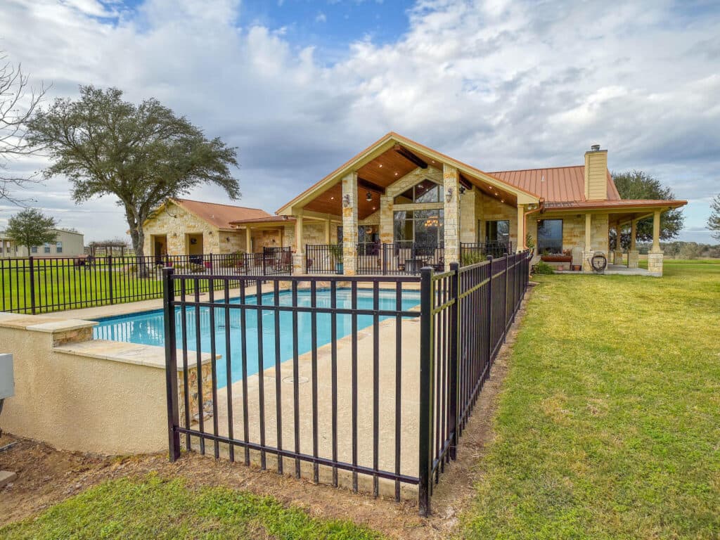 198 CR 310, Yoakum TX — public listing photo 34