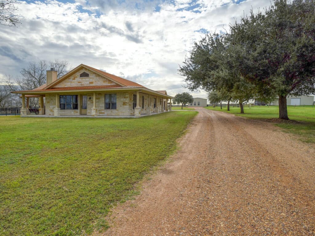 198 CR 310, Yoakum TX — public listing photo 36