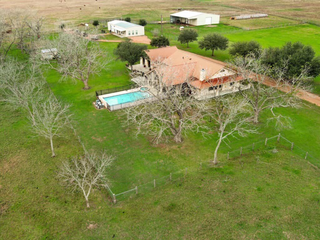 198 CR 310, Yoakum TX — public listing photo 37