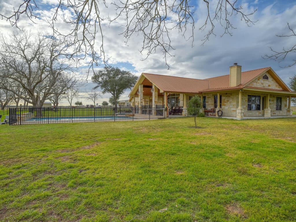 198 CR 310, Yoakum TX — public listing photo 38