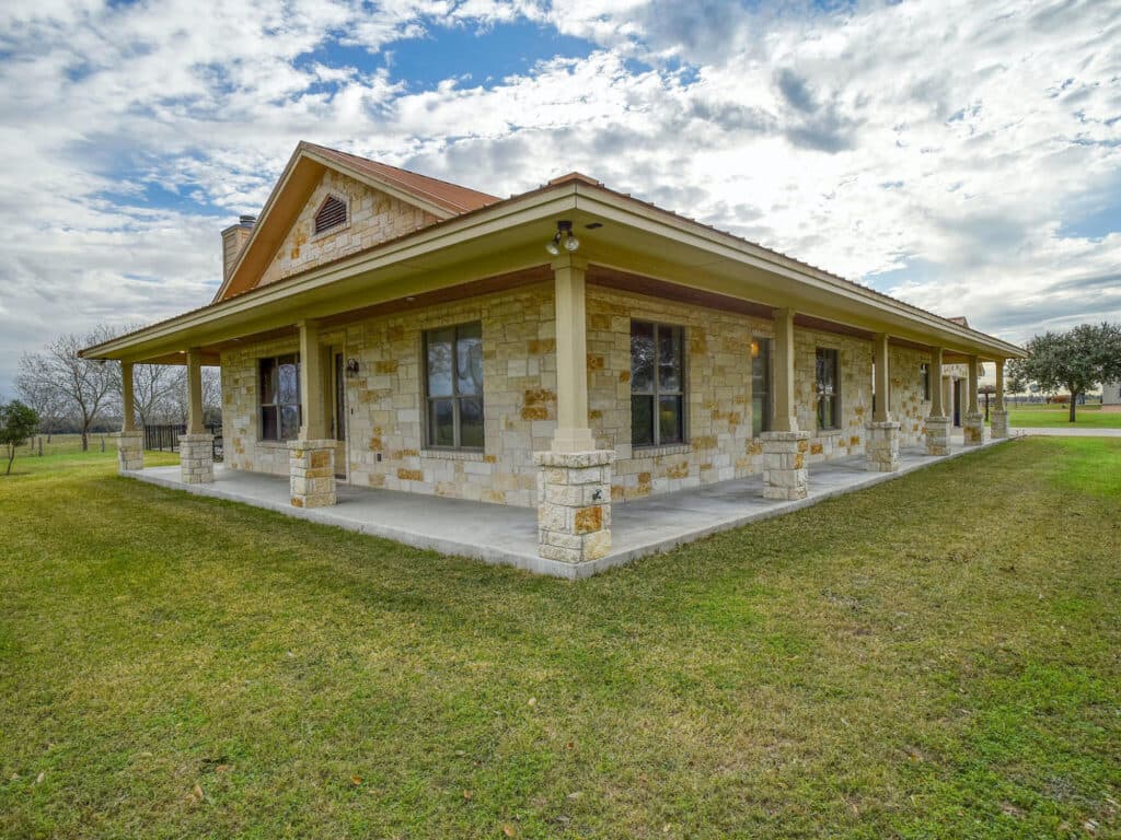 198 CR 310, Yoakum TX — public listing photo 39