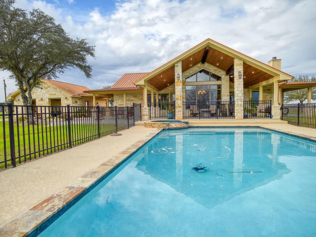 198 CR 310, Yoakum TX — public listing photo 40