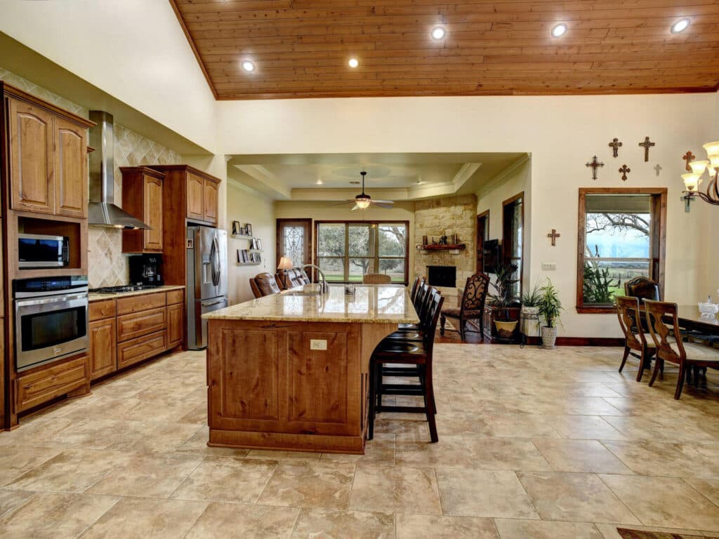 198 CR 310, Yoakum TX — public listing photo 43