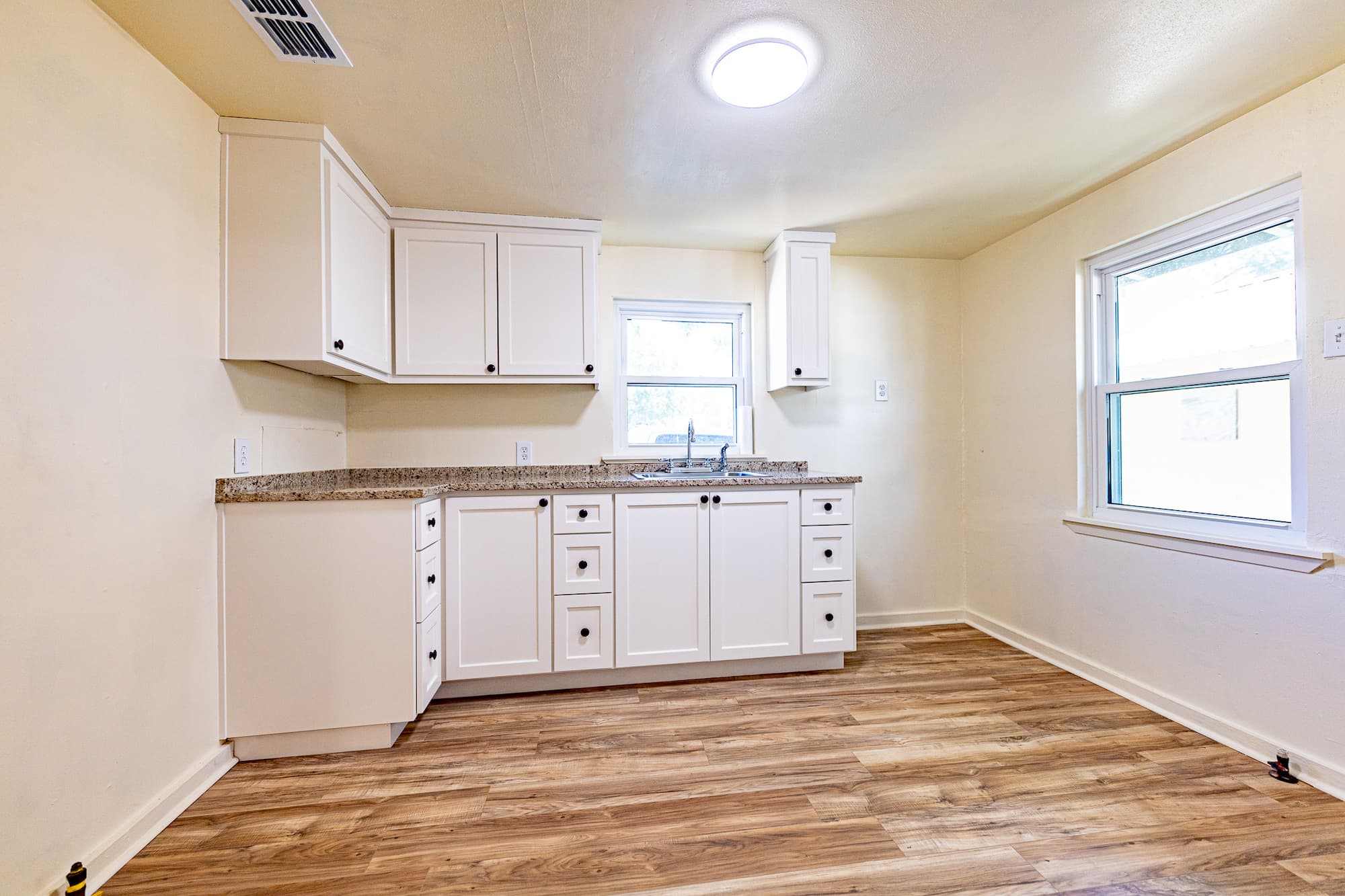 200 Bowie St., Hallettsville — public listing photo 9