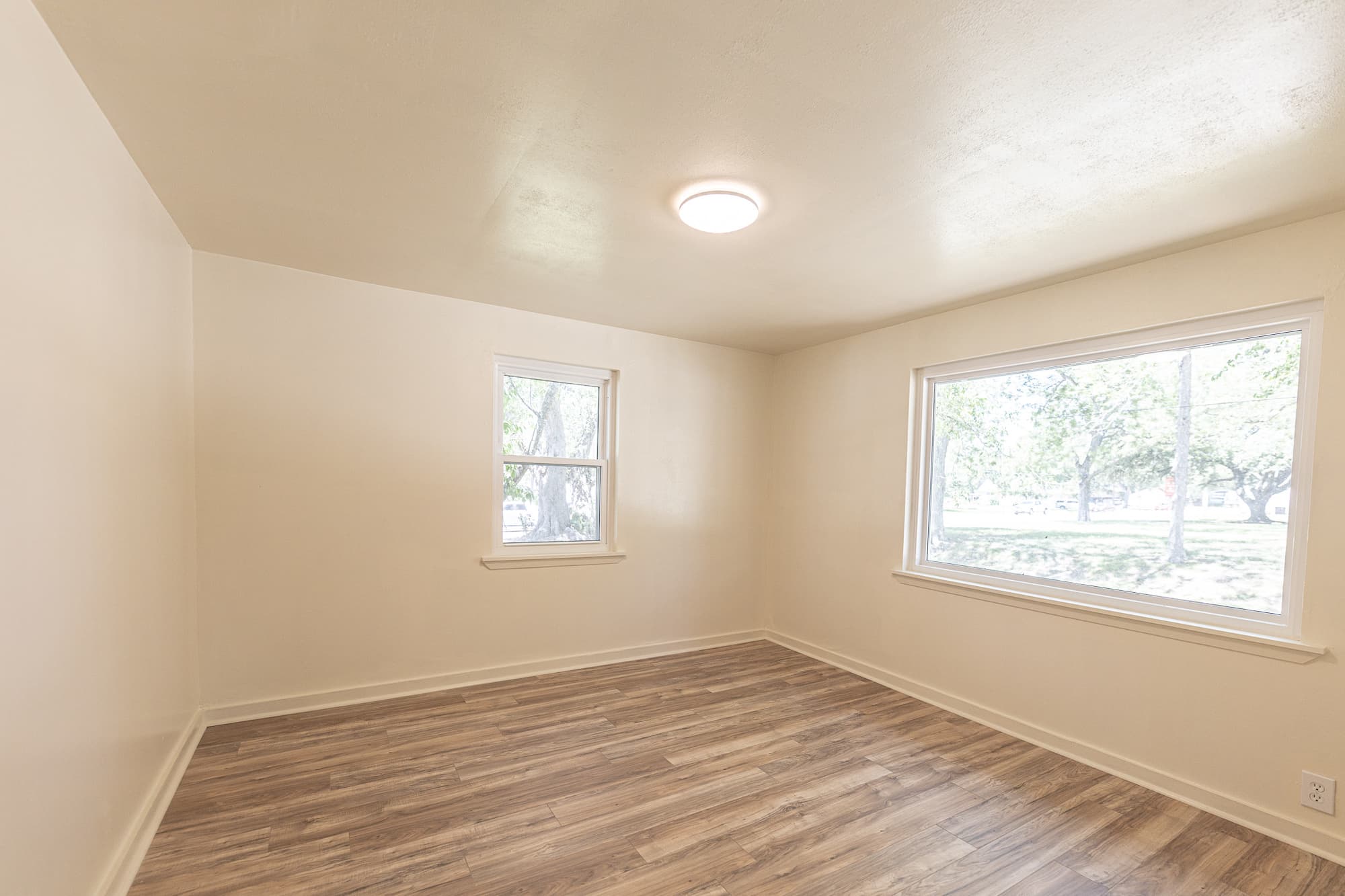 200 Bowie St., Hallettsville — public listing photo 12