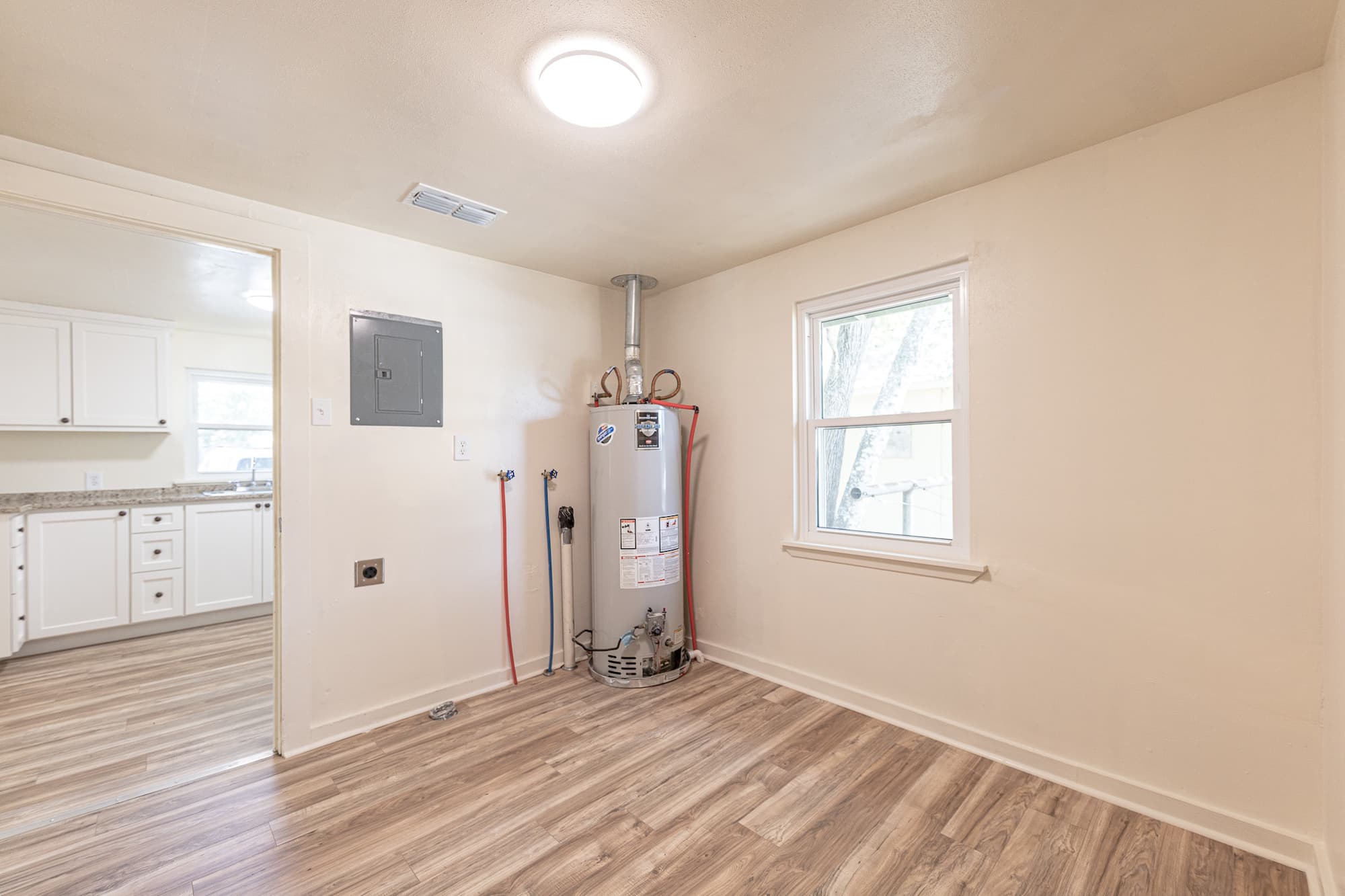 200 Bowie St., Hallettsville — public listing photo 17