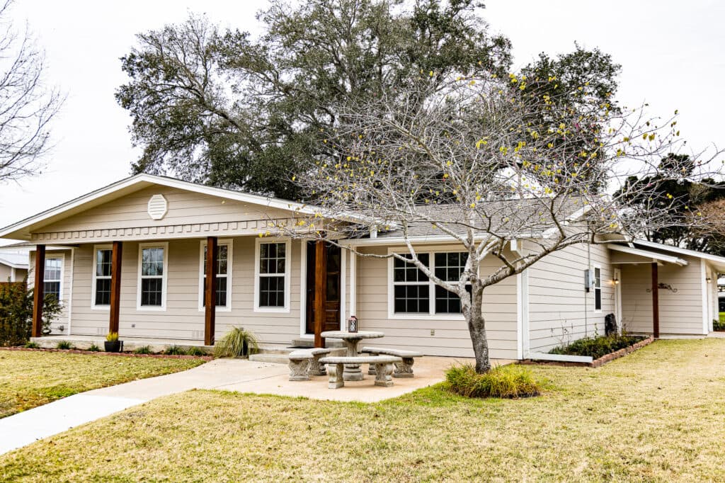 203 W. Bozka, St, Shiner TX 77984 — public listing photo 24