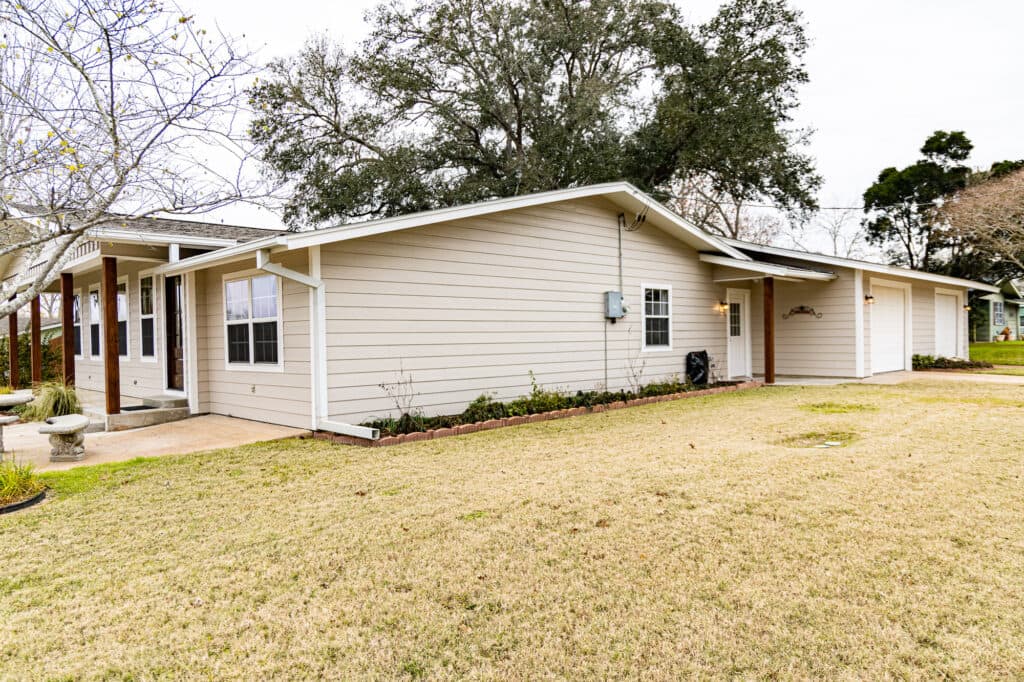 203 W. Bozka, St, Shiner TX 77984 — public listing photo 26