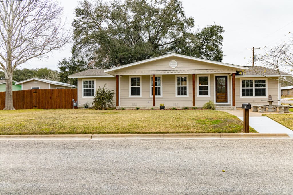 203 W. Bozka, St, Shiner TX 77984 — public listing photo 32
