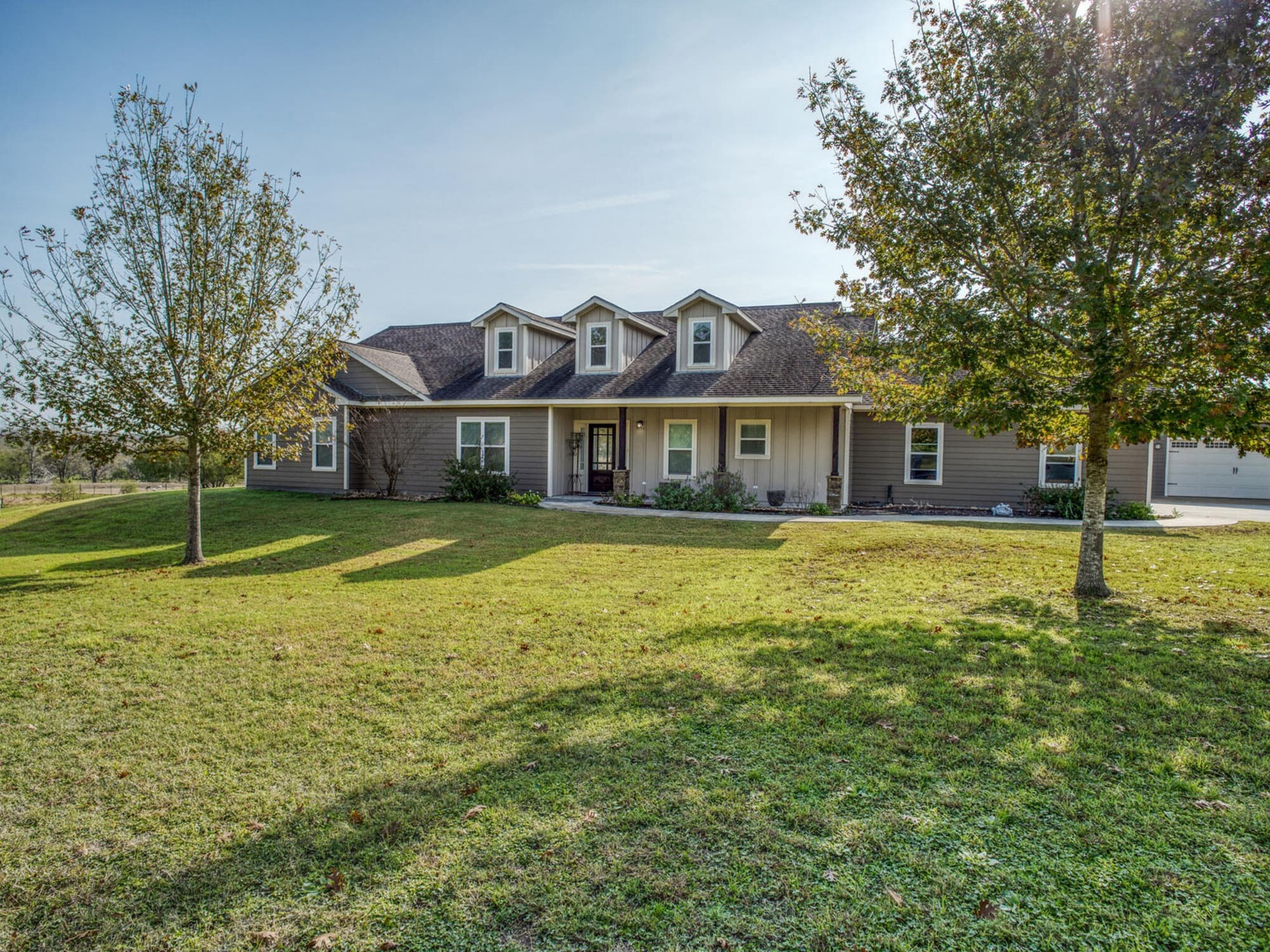 205 S Avenue D, Shiner — public listing photo 1