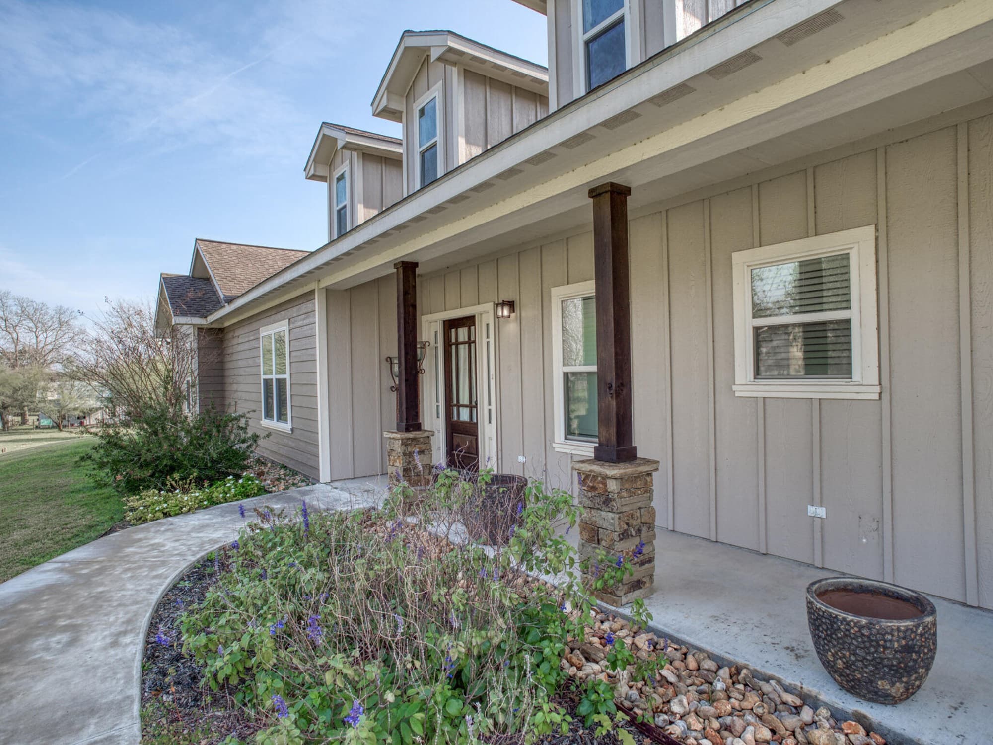 205 S Avenue D, Shiner — public listing photo 4