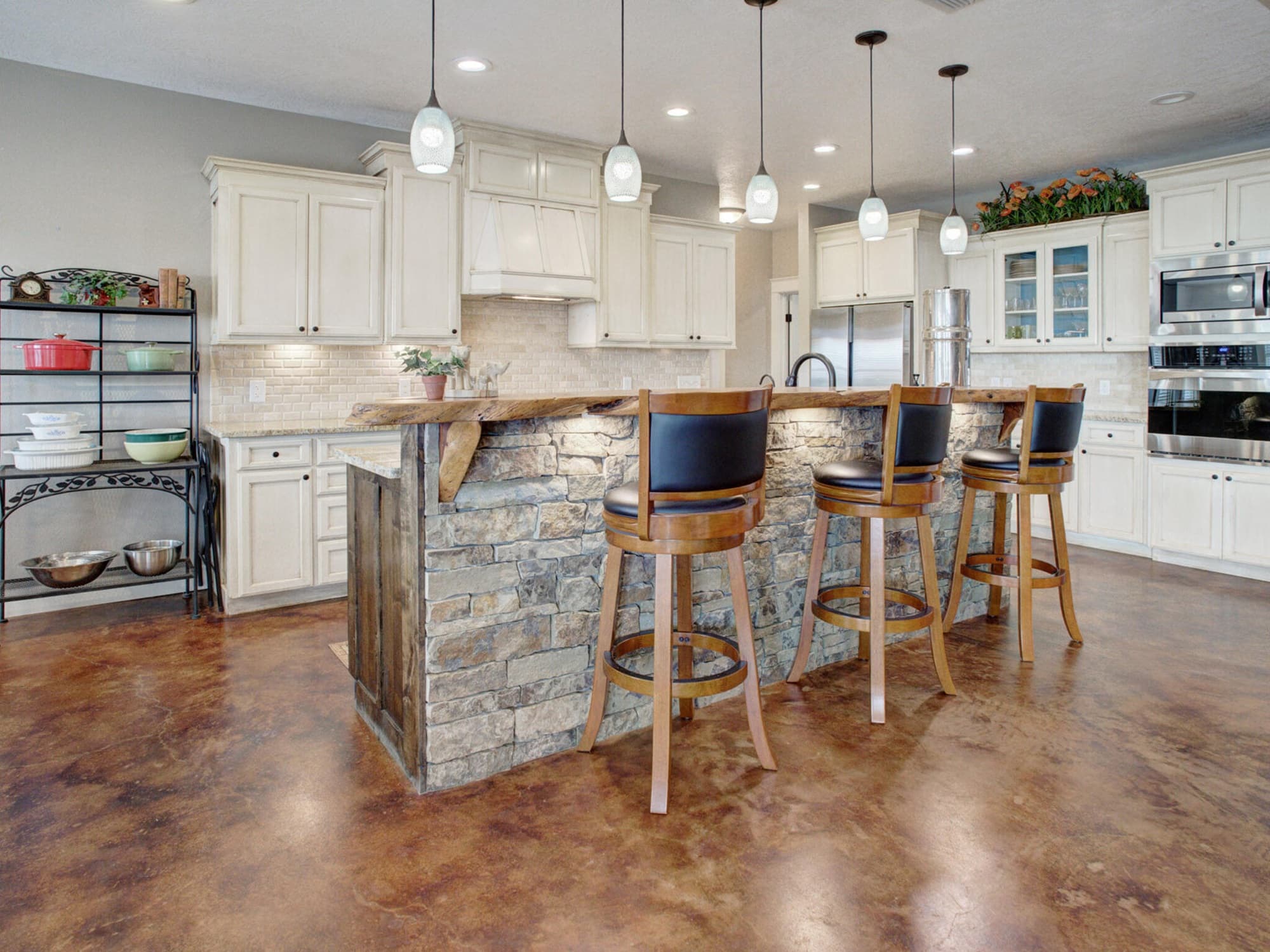205 S Avenue D, Shiner — public listing photo 10