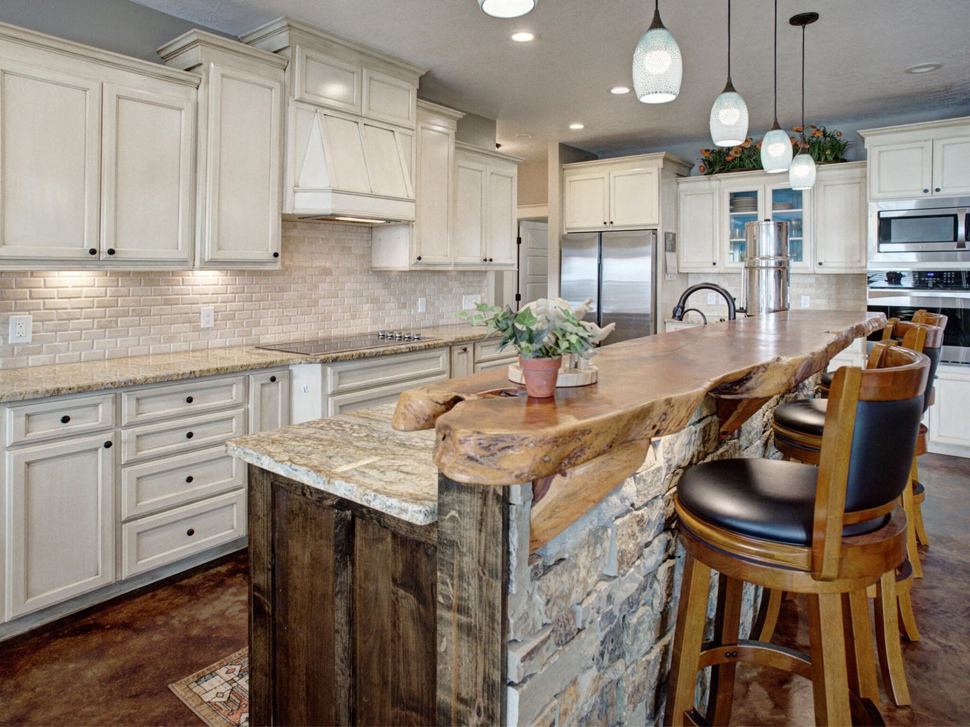 205 S Avenue D, Shiner — public listing photo 11