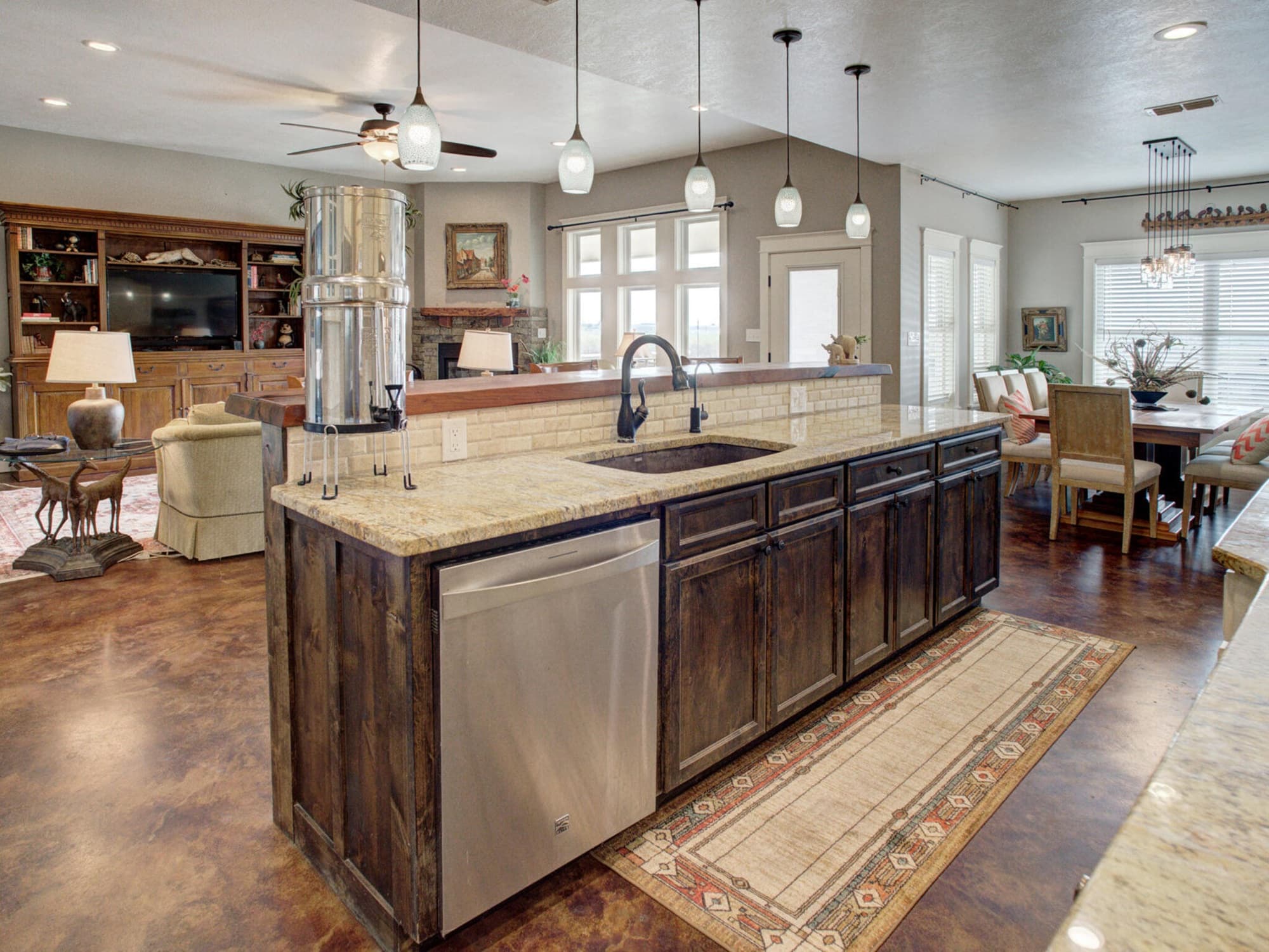 205 S Avenue D, Shiner — public listing photo 12