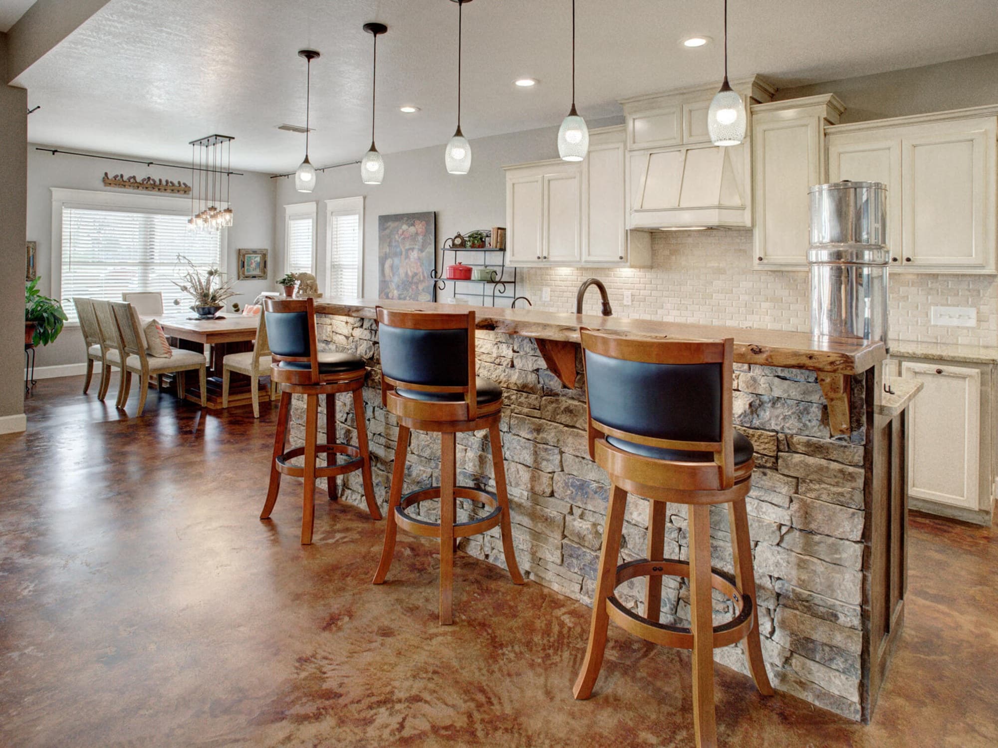 205 S Avenue D, Shiner — public listing photo 13