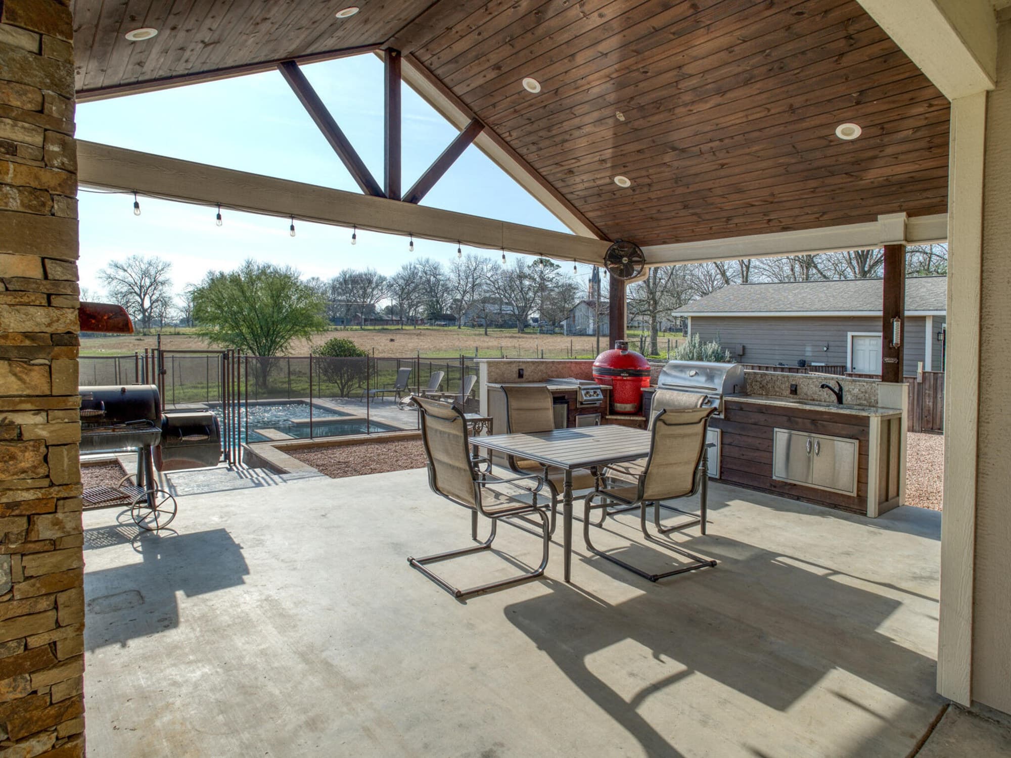 205 S Avenue D, Shiner — public listing photo 31